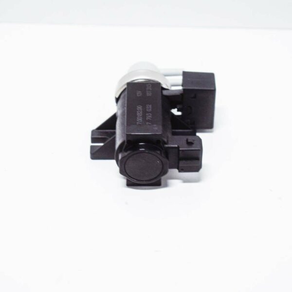 NEW GENUINE OEM 11657793032 7793032