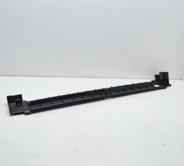 BMW X5 G05 upper radiator cover 1711866770 NEW ORIGINAL - Image 4