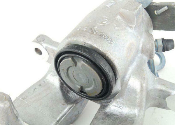 Audi A3 8P rear right caliper housing 1K0615424N NEW REAL - Image 3