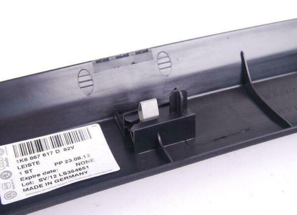 1K6867617D 82V