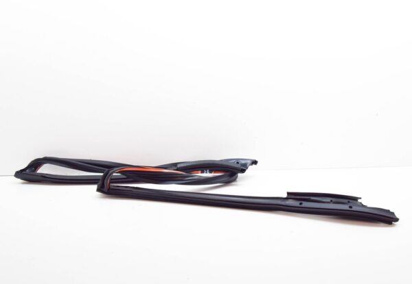 VW EOS Front Windscreen Frame Seal Strip Seal 1Q0871409M5AP NEW