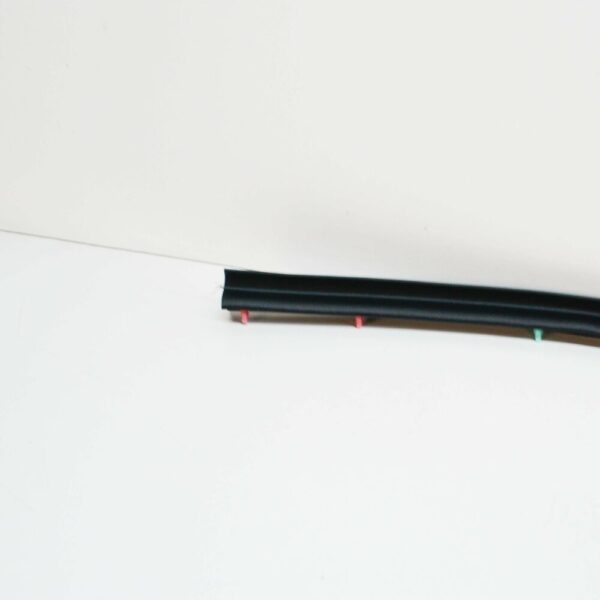 NEW GENUINE OEM 2170570 NEW FORD MUSTANG MK6 FRONT HOOD RIGHT SIDE WEATHERSTRIP SEAL 2170570 ORIGINAL