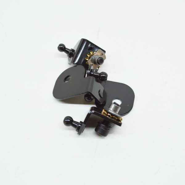 NEU OEM ORIGINAL 2215896 HXJR3J-16A931-AA NEW FORD MUSTANG MK6 PERFORMANCE CAP GAS PRICE LIFTER KIT 2215896 ORIGINAL