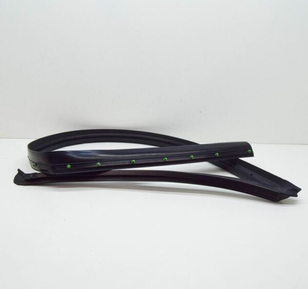 FORD PUMA BODY ROCKER PANEL RIGHT WEATHERSTRIP 2416845 NEW GENUINE