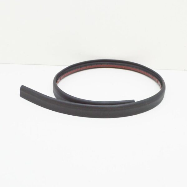 NEW VOLKSCAR AMAROK HARDTOP TAILGATES LOWER SEAL 2H7817667 ORIGINAL - Image 4