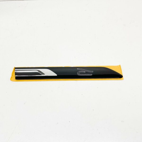 NEW VW ARTEON FRONT RIGHT DOOR SELF-ADHESIVE BADGE 3G8853688PDPJ ORIGINAL - Image 3