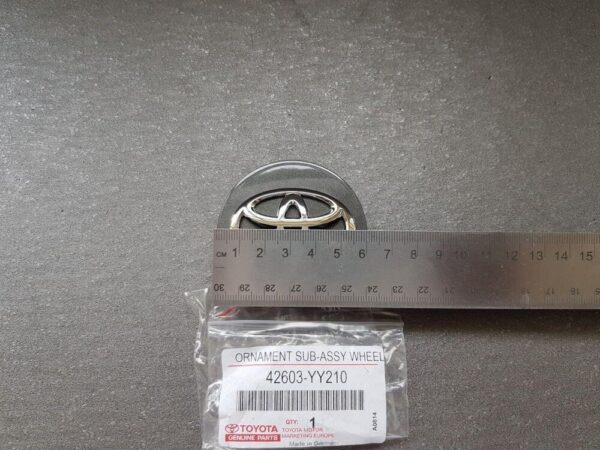 Original Toyota 42603YY210 Alloy Wheel Center Cap - Image 3