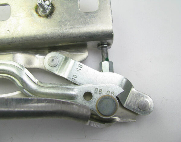NEW AUDI A8 D3 4E FRONT LEFT BONNET HINGE 4E0823301G ORIGINAL - Image 3