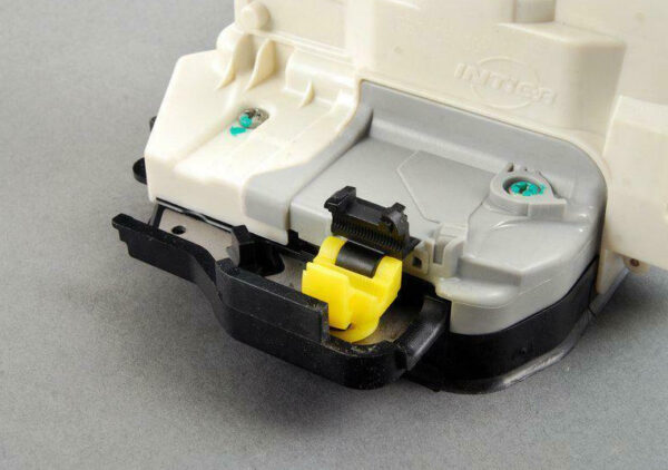 NEW AUDI A3 8P REAR LEFT DOOR LOCK WITH DOOR CONTACT SWITCH 4F0839015B ORIGINAL - Image 3