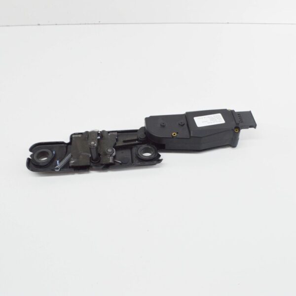 Audi A6 Avant C6 tailgate lock plate 4F9827383F - Image 3