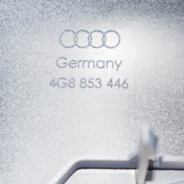 Audi A7 4G front right end cap 4G8853446GRU NEW - Image 5