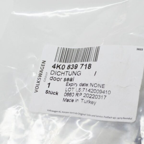 Audi A6 C8 door exterior seal rear right 4K0839718 NEW ORIGINAL