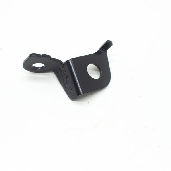 Audi Q7 4M Front Right Wheelhousing Liner Bracket 4M0821990A NEW ORIGINAL - Image 4