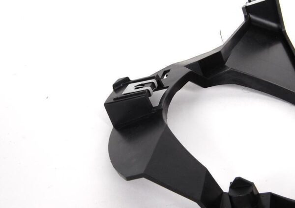 BMW NEW ORIGINAL E82 E88 FRONT M SPORT BUMPERS O/S ANT LIGHT HOLDER - Image 5