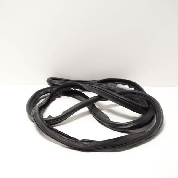 NEW BMW 1502 REAR TAILGATE BOOD LID GASKET SEAL 51715476161 ORIGINAL - Image 4
