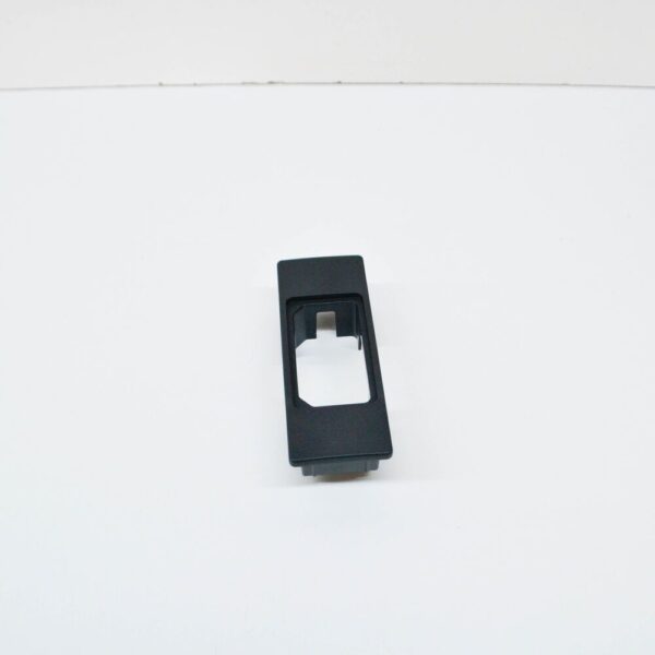NEW FORD MONDEO MK5 CENTER CONSOLE USB CONNECTOR BEZEL 5378468 GJ5T-14G332-AA - Image 3