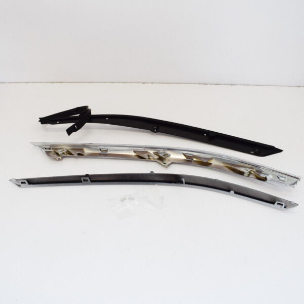 NEW VW PASSAT B8 LEFT SIDE OF HEADLIGHT-561998119 TRIM ORIGINAL - Image 3
