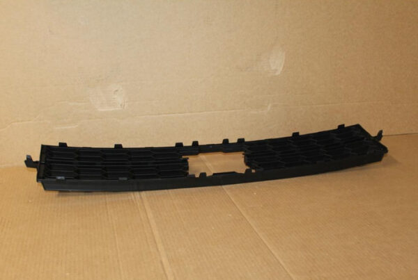 NEW SKODA OCTAVIA 5E MK3 FRONT BUMPER LOWER GRILLE 5E0853677G9B9 ORIGINAL - Image 3