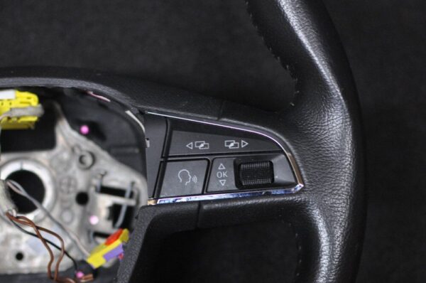 “scratches.” SEAT LEON 5F Multi Steering Wheel 5F0919719B 2014