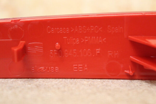 NEW SEAT LEON 5F REAR RIGHT BUMPER REFLECTOR 5F0945106F ORIGINAL - Image 3