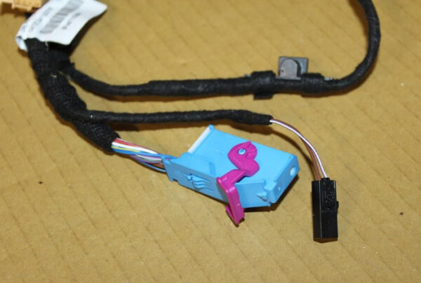 NEW LEON 5F SEAT FRONT RIGHT DOOR TRIM HARNESS RHD 5F4971035N ORIGINAL - Image 3