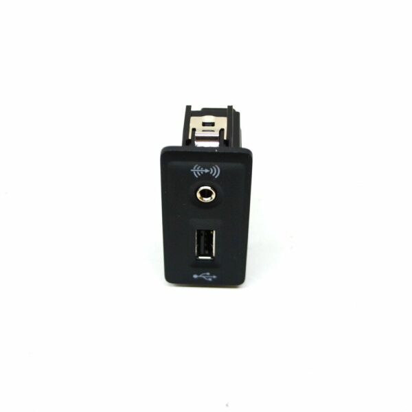 NEW VW BEETLE A5 USB AND AUX IN CONNECTION 5G0035222E - Image 4