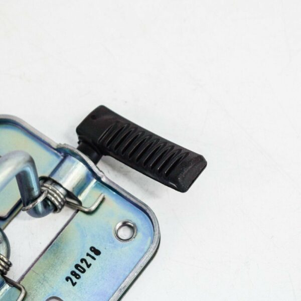 NEW VOLKSWAGEN GOLF MK7 FRONT BONNET HOOD HOOK LOCK 5G0823186B ORIGINAL - Image 4