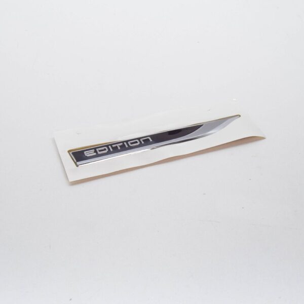 VW GOLF VII 5G MK7 RIGHT FENDER LOGO EMBLEM 5G0853688AADPJ NEW GENUINE - Image 3