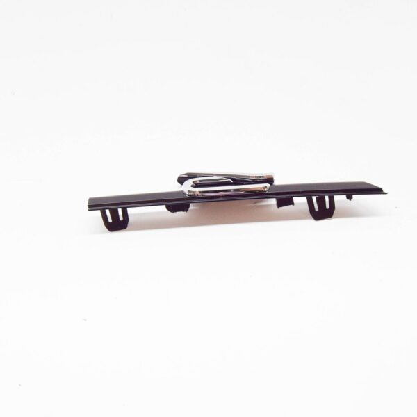 VW GOLF CD MK8 RADIATOR GRILLE EMBLEM 5H0853679QFOD NEW GENUINE - Image 3