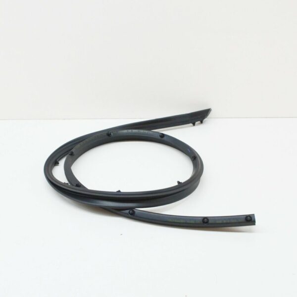NEW VOLKSWAGEN GOLF MK6 REAR OUTER RIGHT DOOR SEAL 5K6839700B GENUINE - Image 3