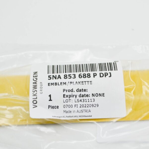 NEW VOLKSWAGEN TIGUAN AD FRONT RIGHT DOOR TRIM 5NA853688PDPJ
