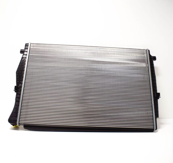 NEW VOLKSWAGEN JETTA A7 ENGINE COOLING RADIATOR 5Q0121251GR ORIGINAL - Image 4