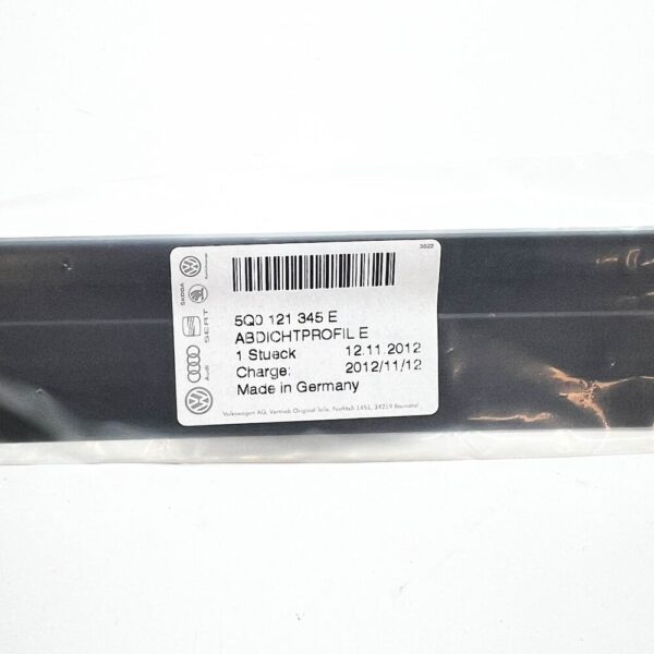 SKODA OCTAVIA 5E MK3 Upper Engine Radiator Seal 5Q0121345E NEW - Image 6
