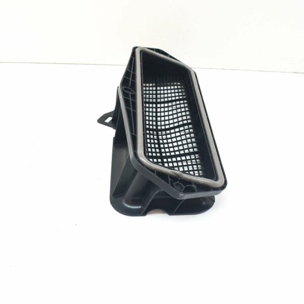 NEW AUDI A3 8V CENTER UPPER EXTERIOR AIR DUCT GRILLE 5Q0815479 - Image 5