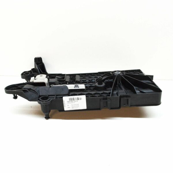 NEW VOLKSWAGEN PASSAT B8 3G BATTERY PAD 5Q0915331K 2015 - Image 5