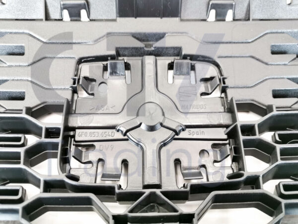 NEW SEAT LEON 2013-2017 UPPER CENTER FRONT GRILLE FR 6F0853654D9B9 ORIGINAL - Image 5