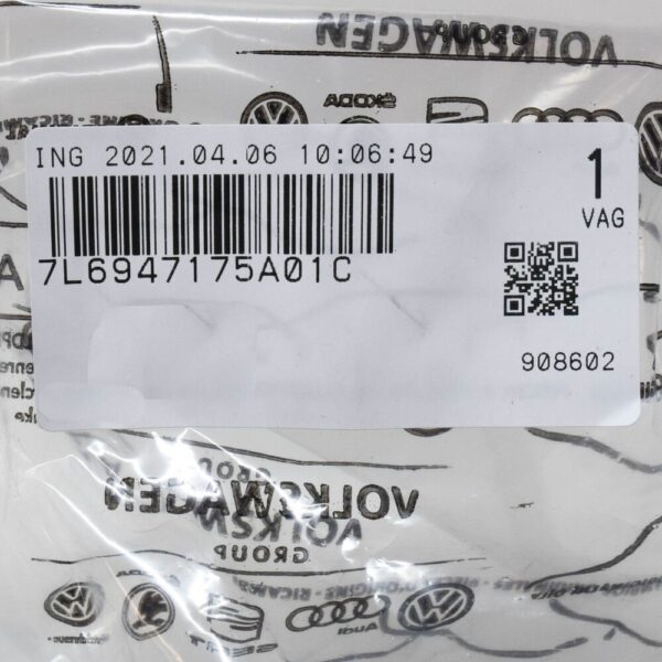 Volkswagen Touareg 7L Torch 7L6947175A 01C GENUINE NEW