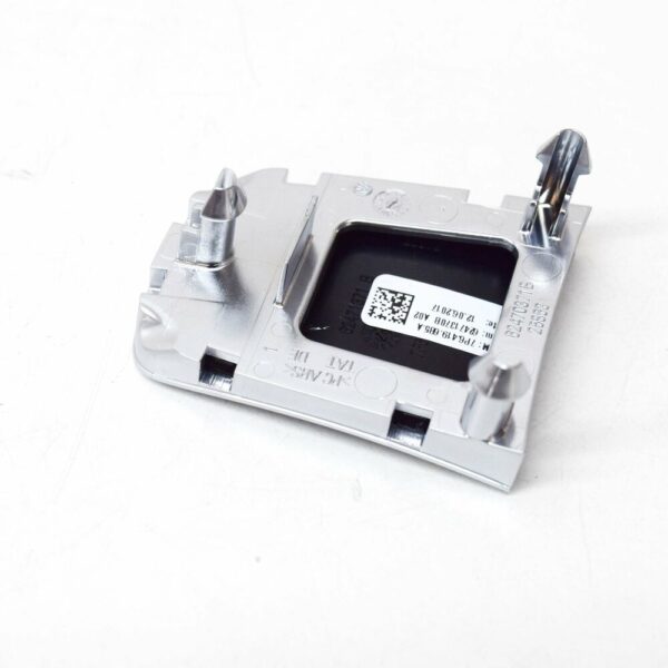 NEW VW TOUAREG 7P STEERING WHEEL LOWER BADGE "R" 7P6419685AP0P 2012 12094880