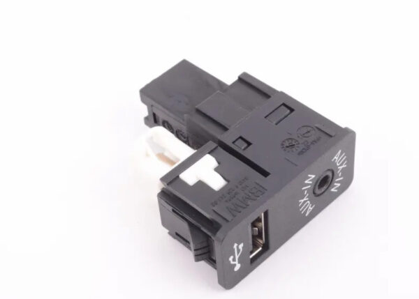 MINI COOPER R56 USB and AUX Input Female 84109229247 NEW GENUINE - Image 4