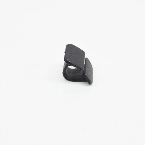 Audi A1 MK1 bonnet insulation retaining clip 8E0863727A, original part - Image 5