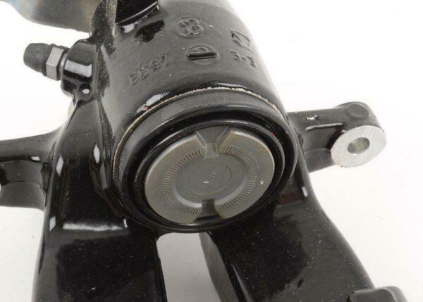 NEW AUDI A3 8P REAR LEFT BRAKE CALIPER HOUSING 8J0615423E ORIGINAL - Image 3