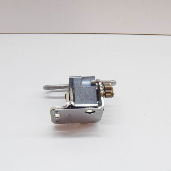 AUDI TT 8J Front Left Lower Door Hinge 8J0831411 NEW ORIGINAL - Image 4