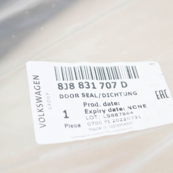 8J8831707D