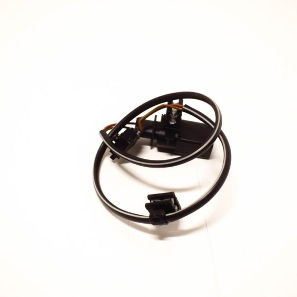 Audi A4 B8 bonnets locking microswitch sensor 8T0953236B new - Image 4