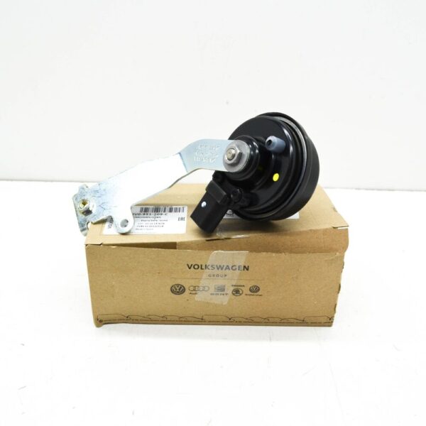 8V0-951-209-C