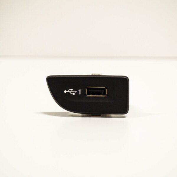 NEW AUDI A3 8V AUDIO AUXILIARY JACK INTERFACE USB PORT LHD 8V1035726 - Image 5