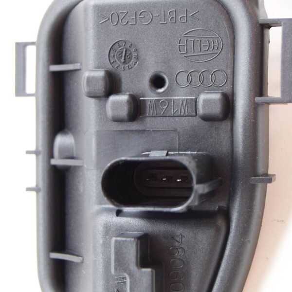 AUDI A3 8V REAR RIGHT OUTER BULB CARRIER 8V4945258C NEW ORIGINAL
