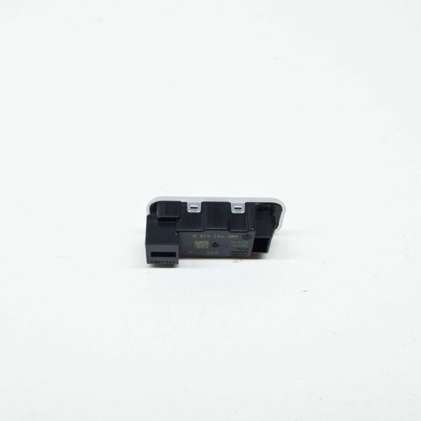 AUDI A4 Avant B9 Front Right Seat Interior Lighting 8W0947415D NEW ORIGINAL - Image 4