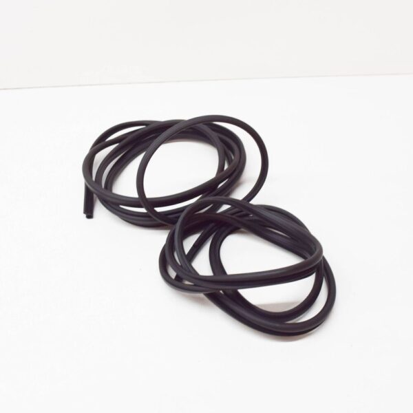 Porsche 968 Rubber Seal for Rear Bumper Trim 94450528301 NEW - Image 3