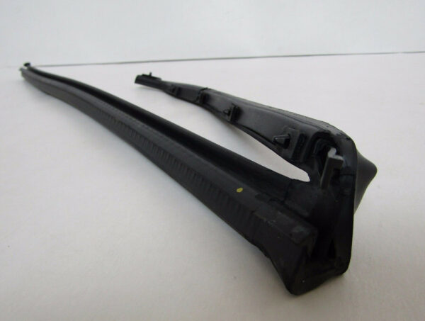 Porsche Cayenne 9pa door rubber seal rear right 95553376201 NEW ORIGINAL - Image 3